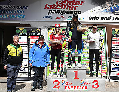 podio_F_Slalom FIS_Pampeago_12_04_2022