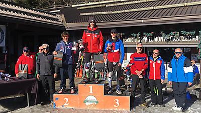 1_podio_M_Slalom_FIS-NJR_Bielmonte_04_02_2023_1