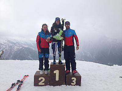 podio_F_Slalom_FIS_Prali_13_04_2019_2